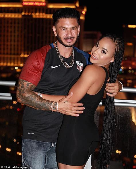 pauly d girlfriend nikki|Pauly D Hints at ‘Relationship Problems’ With Girlfriend Nikki Hall。